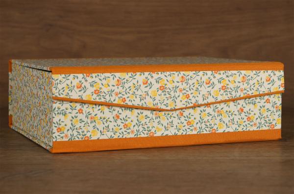 "Vroni" yellow orange box